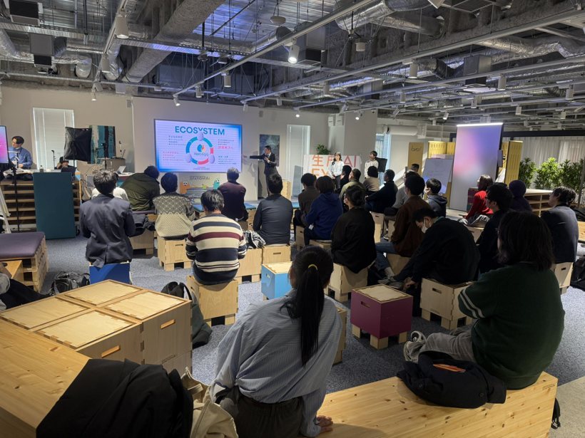 AI GALAの会場。満席の客席とステージ