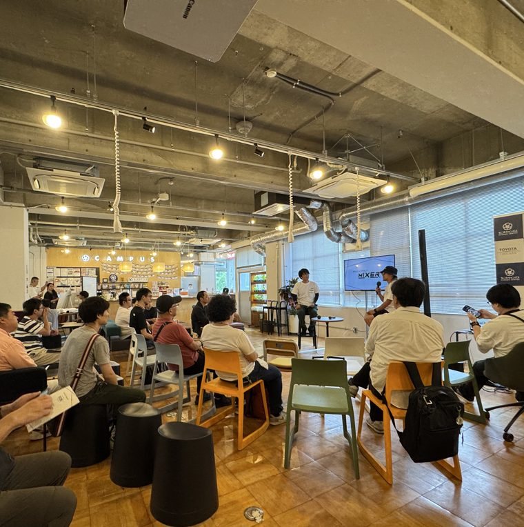 PODCAST MIXER 名古屋の会場。座って話を聞く参加者たち